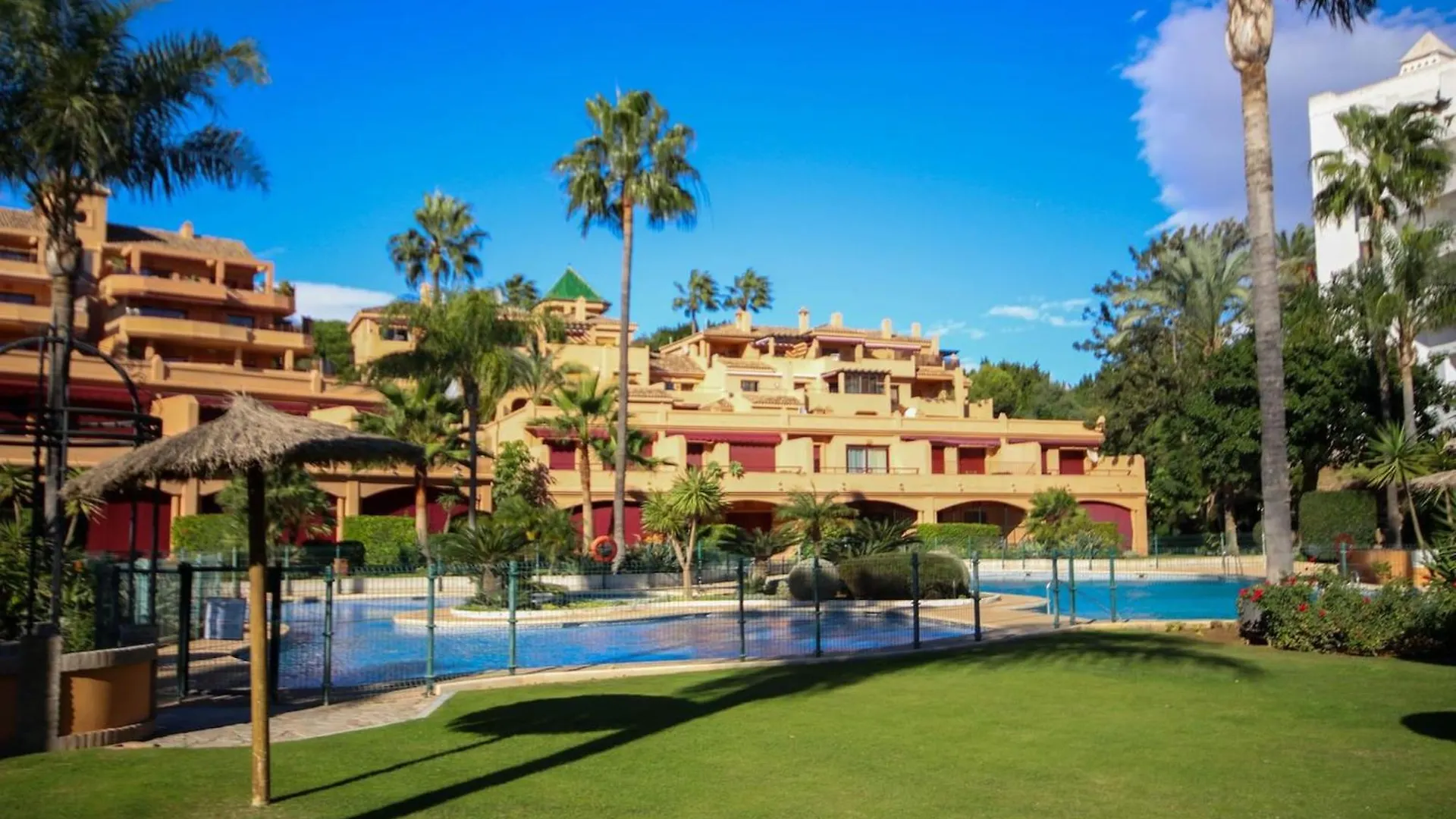 Penthouse Estepona Great Sea Views & Beach Access