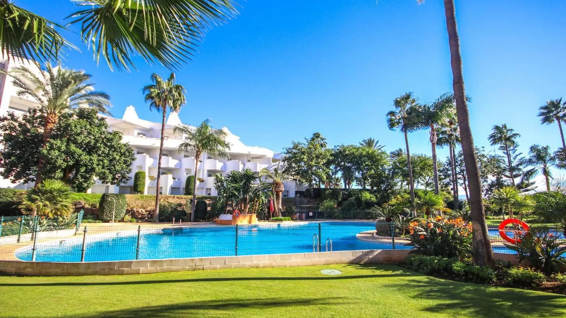 Apartment Penthouse Estepona Great Sea Views & Beach Access