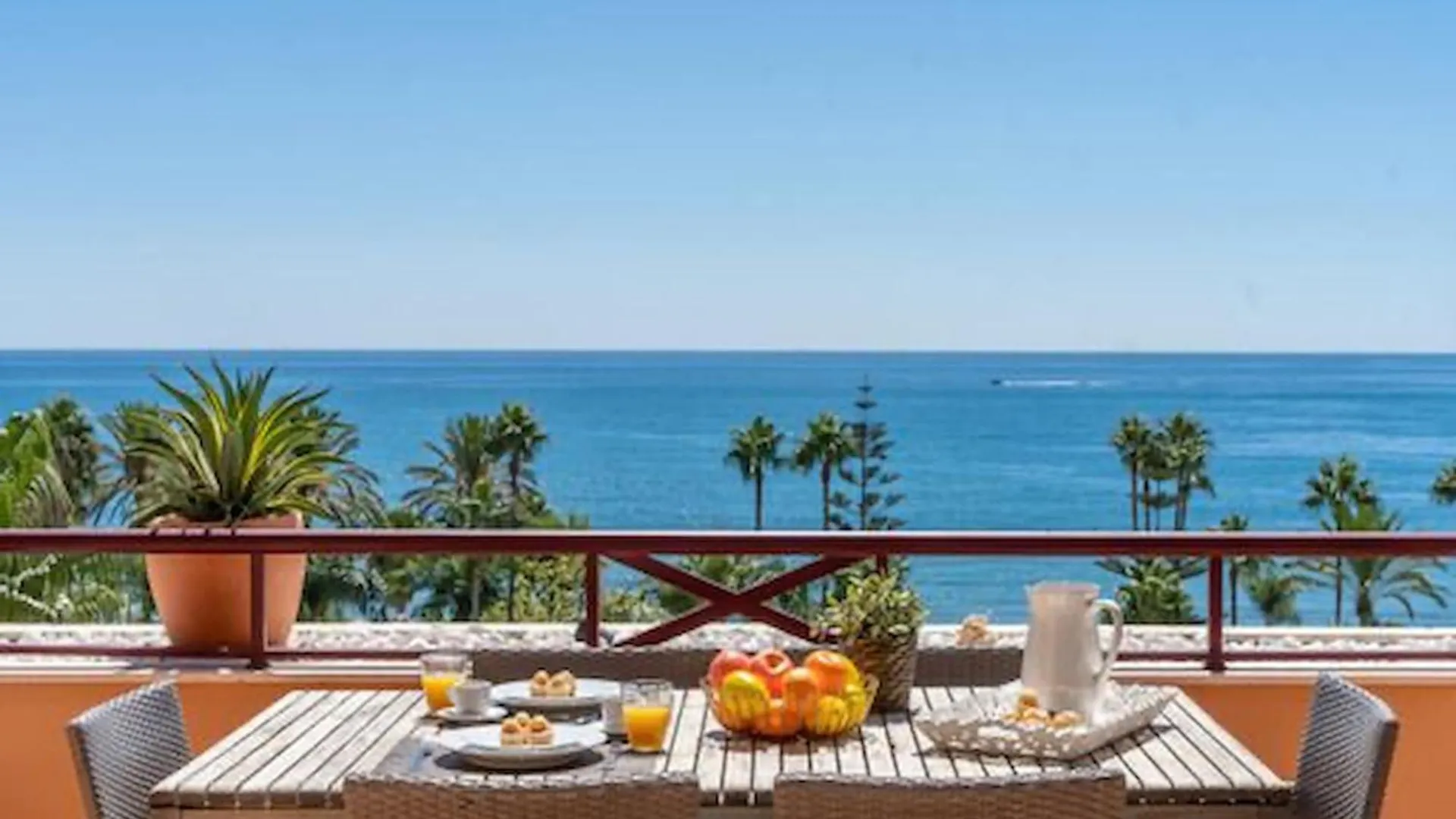Penthouse Estepona Great Sea Views & Beach Access contacts