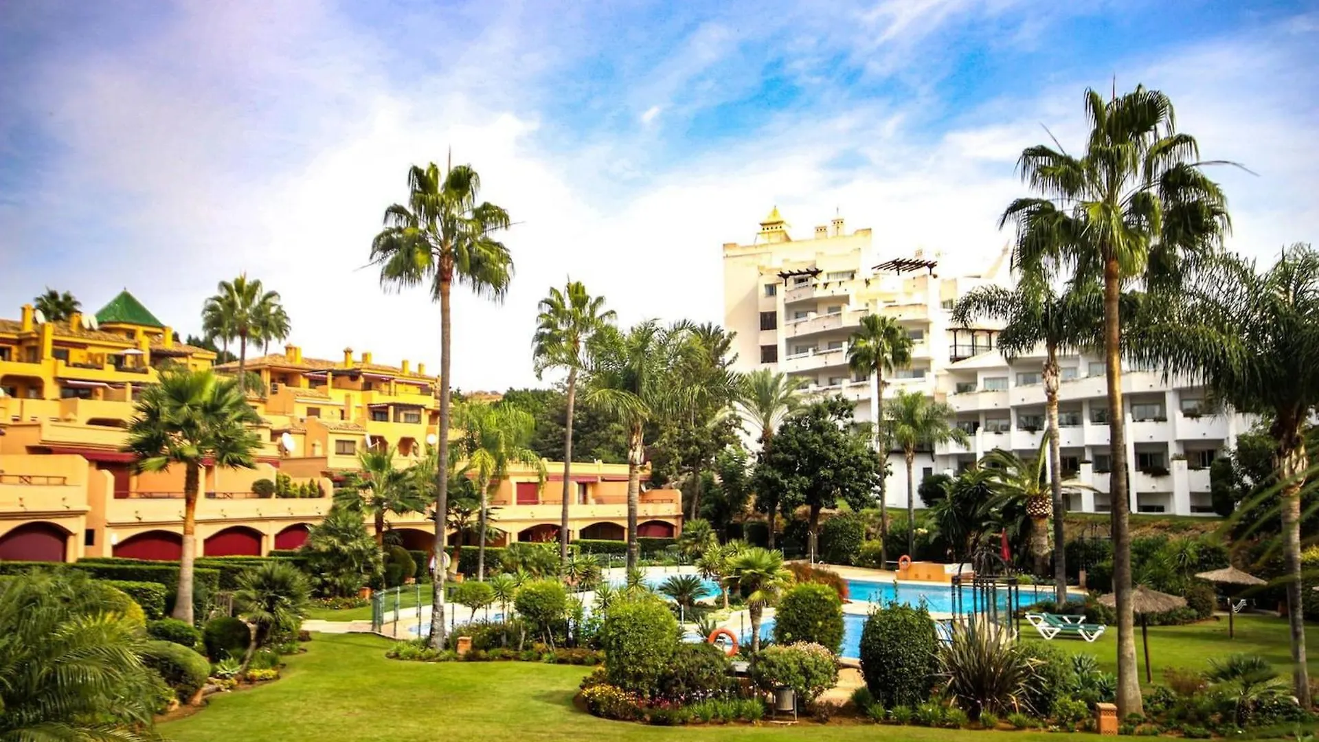 Апартаменты Penthouse Estepona Great Sea Views & Beach Access